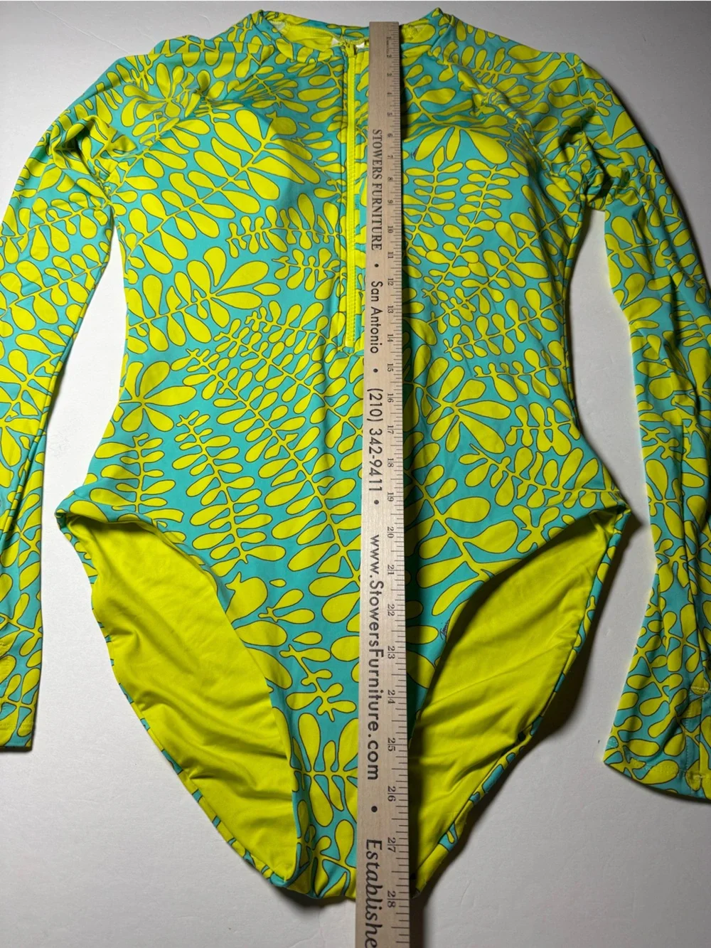 Trina Turk Trellis Front Zip Long Sleeve Surf Paddle Suit Size Large